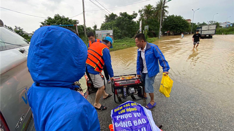 VNPT hỗ trợ thông tin liên lạc cho người dân Huế, Đà Nẵng khắc phục bão Sơn Ca