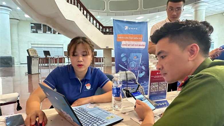 Người dân có thể đăng ký cấp chữ ký số cá nhân ngay trên ứng dụng VneID