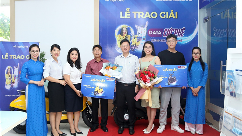 Lễ trao thưởng chương trình khuyến mại “ Data cực phê – Trúng quà công nghệ” tại Hà Nội
