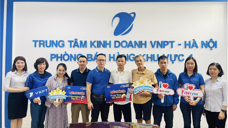 Trung tâm Kinh doanh VNPT Hà Nội trao thưởng chương trình khuyến mại “Siêu bão vàng - Ngàn may mắn”